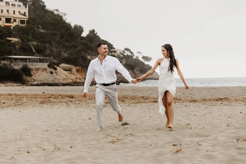 Hochzeitsfotograf Bielefeld Zärtliche Momente beim Engagement Shooting am Meer