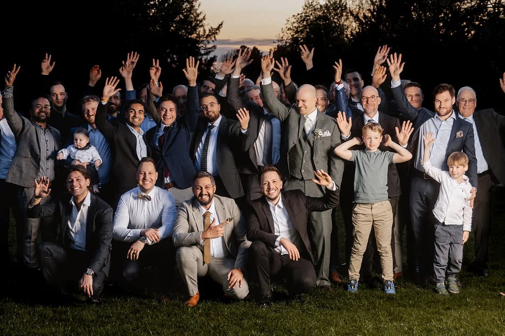 Hochzeitsfotografie Marie Monheim – Gruppenfoto mit Familie und Freunden