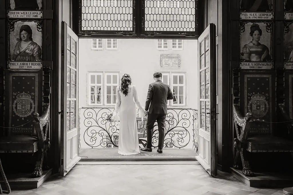 Hochzeitsshooting im Schloss Detmold Brautpaar heiratet in einem Märchenschloss (15)