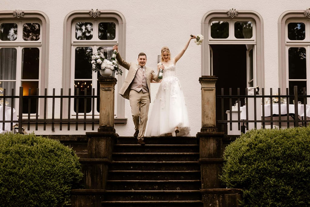 Hochzeitsshooting vor der Hochzeitslokation