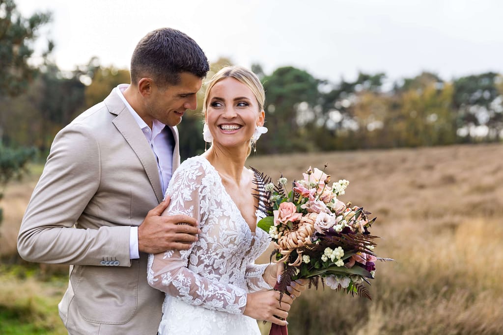 Hochzeitsfoto mit Hochzeitspaar in Schloss Neuhaus