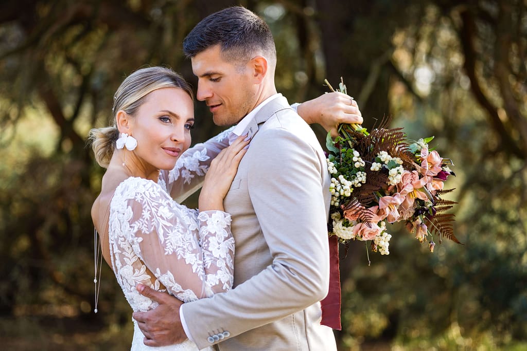 Hochzeitsfoto mit Hochzeitspaar in Schloss Neuhaus