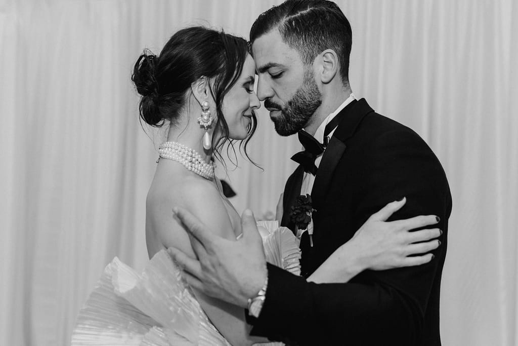 Hochzeitsfoto mit Hochzeitspaar in Schloss Neuhaus