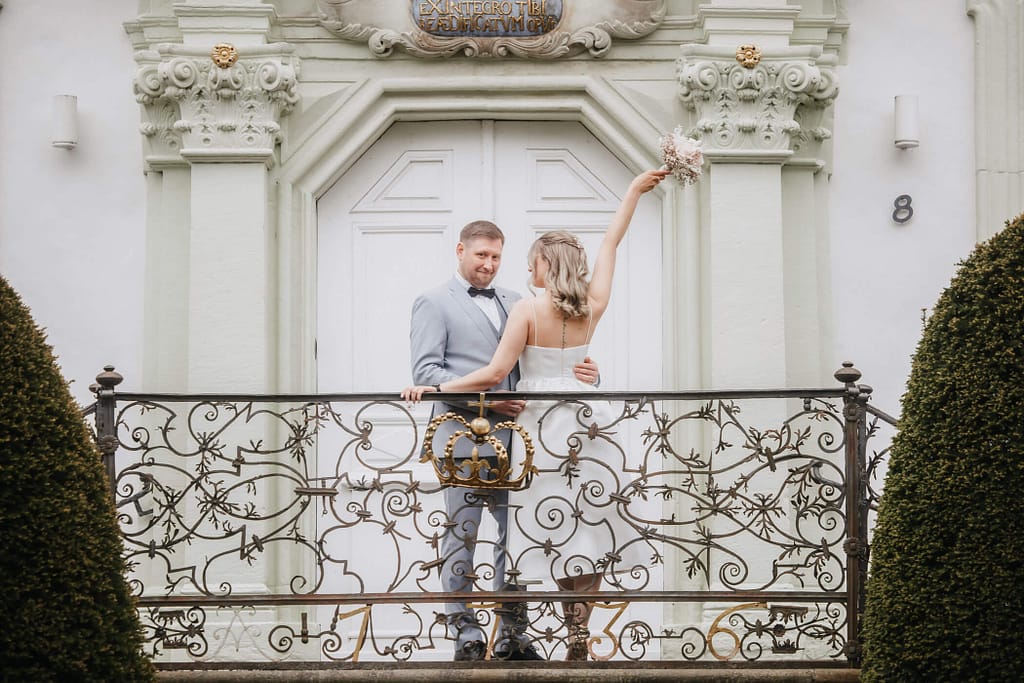 Hochzeitsfotografie vor der Lokation in Paderborn