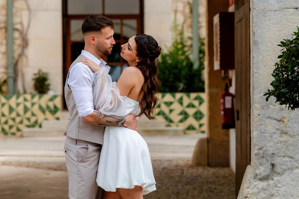 Hochzeitsfotograf Bielefeld Braut und Bräutigam innige Pose (2)