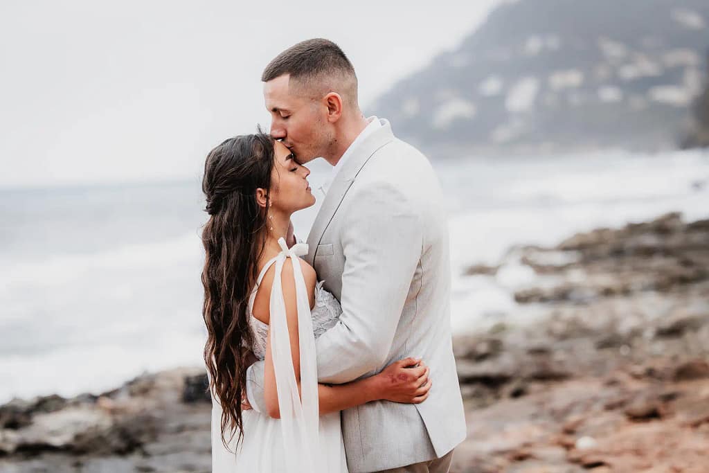 Hochzeitsfotograf Bielefeld Natürliches Lächeln mit Sand unter den Füßen