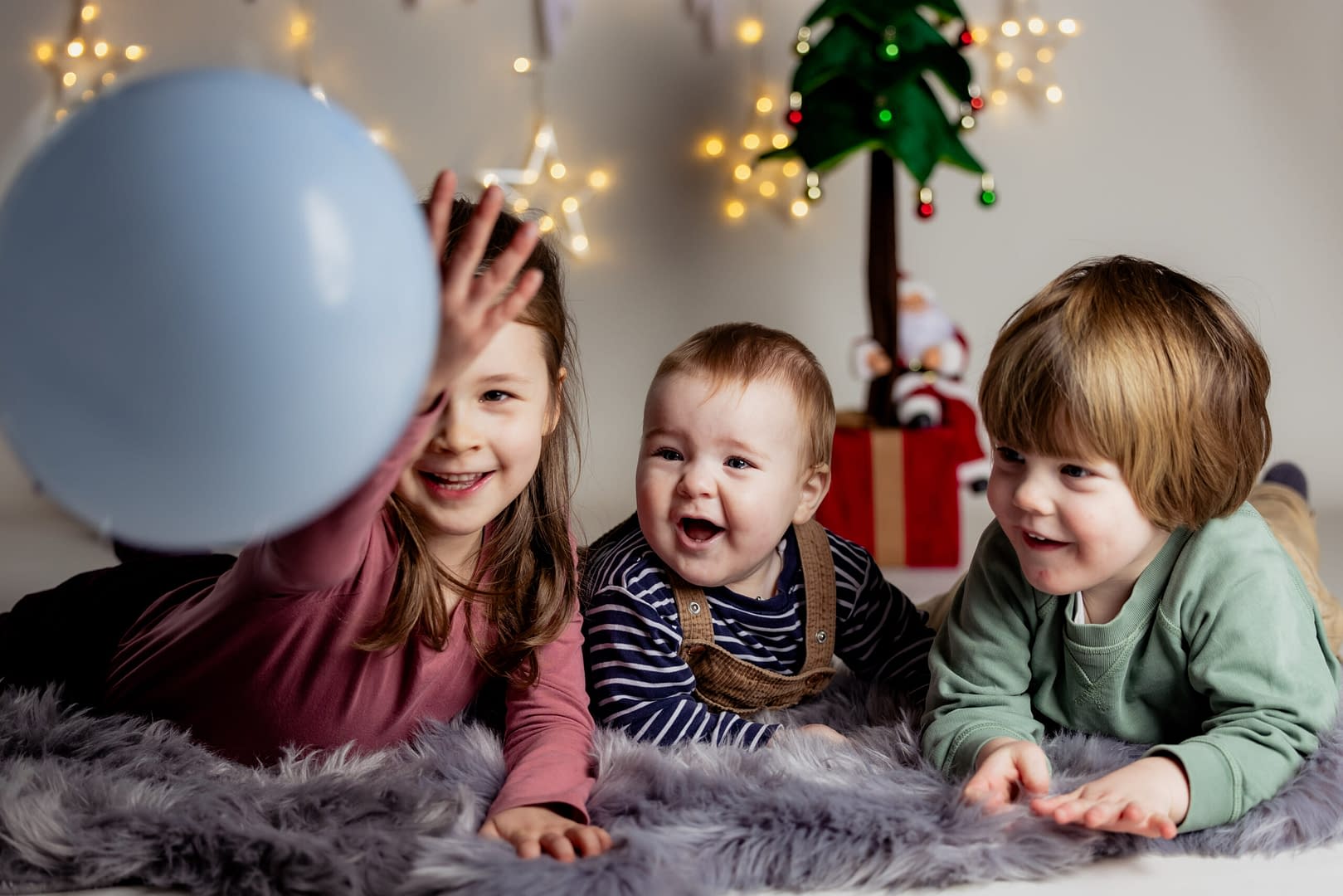 2 Kinder bei Weihnachtsshooting