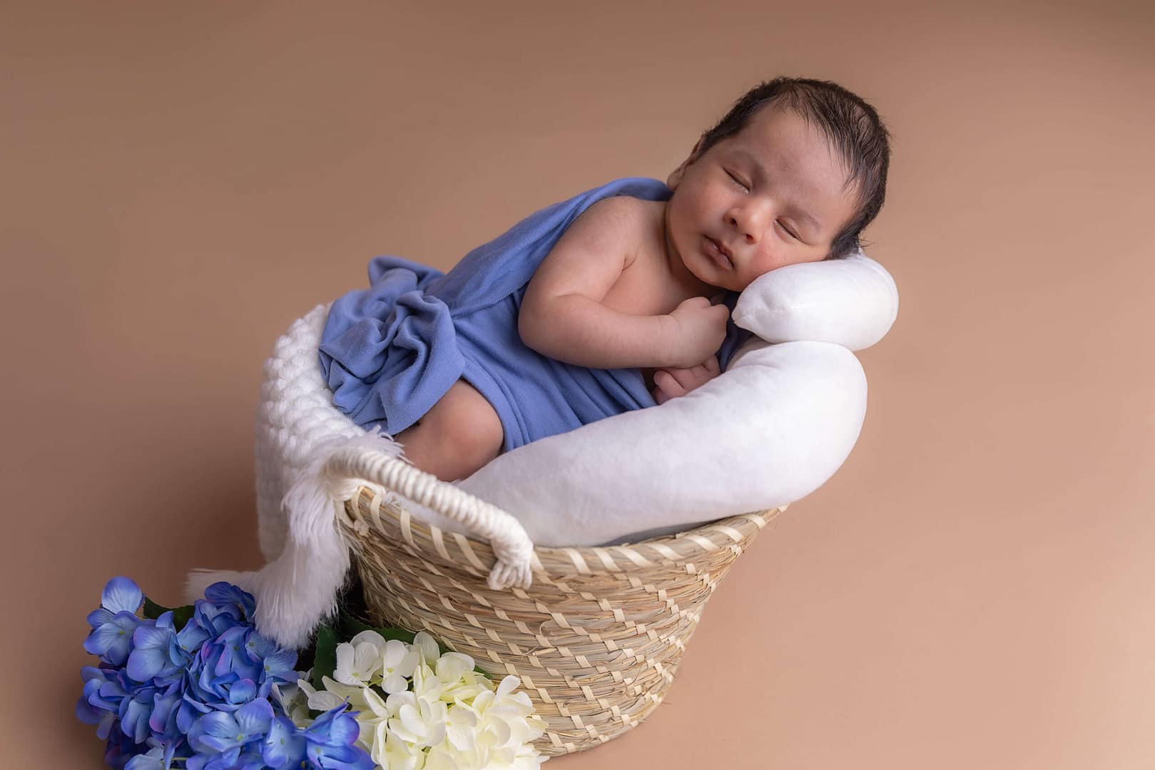 Baby im Korb