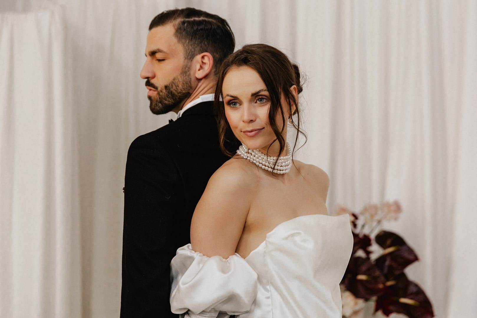 Hand in Hand ins gemeinsame Leben Die Liebe führt sie zusammen