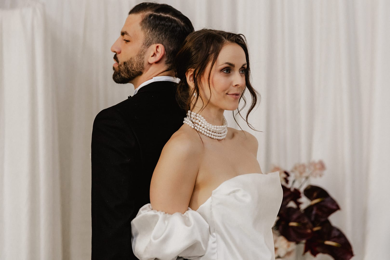 Hand in Hand ins gemeinsame Leben Die Liebe führt sie zusammen