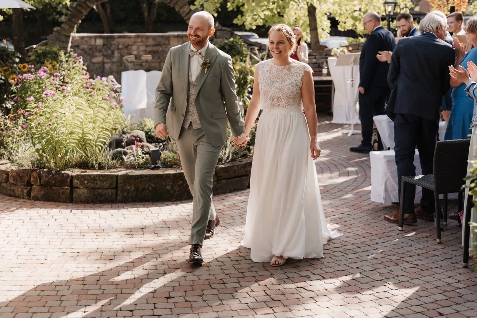 hochzeit landwerk melle auszug brautpaar gaeste 183