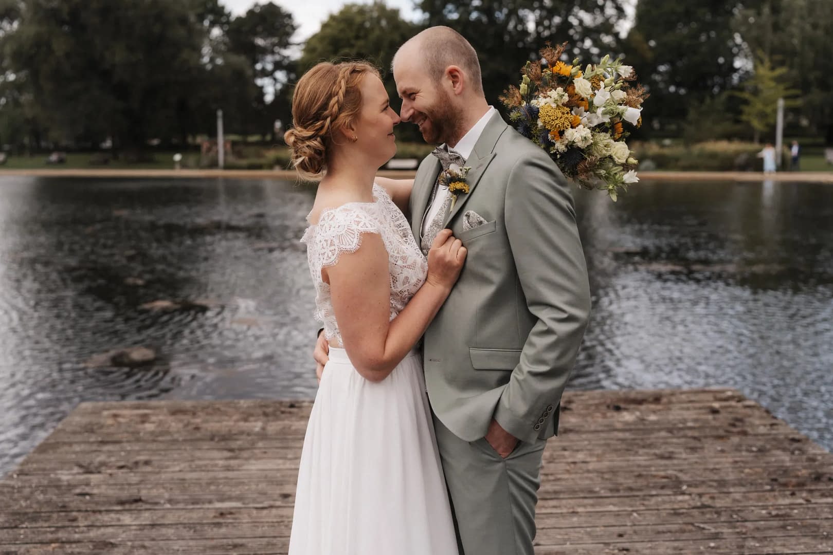 hochzeit landwerk melle brautpaar steg kopf an kopf 114