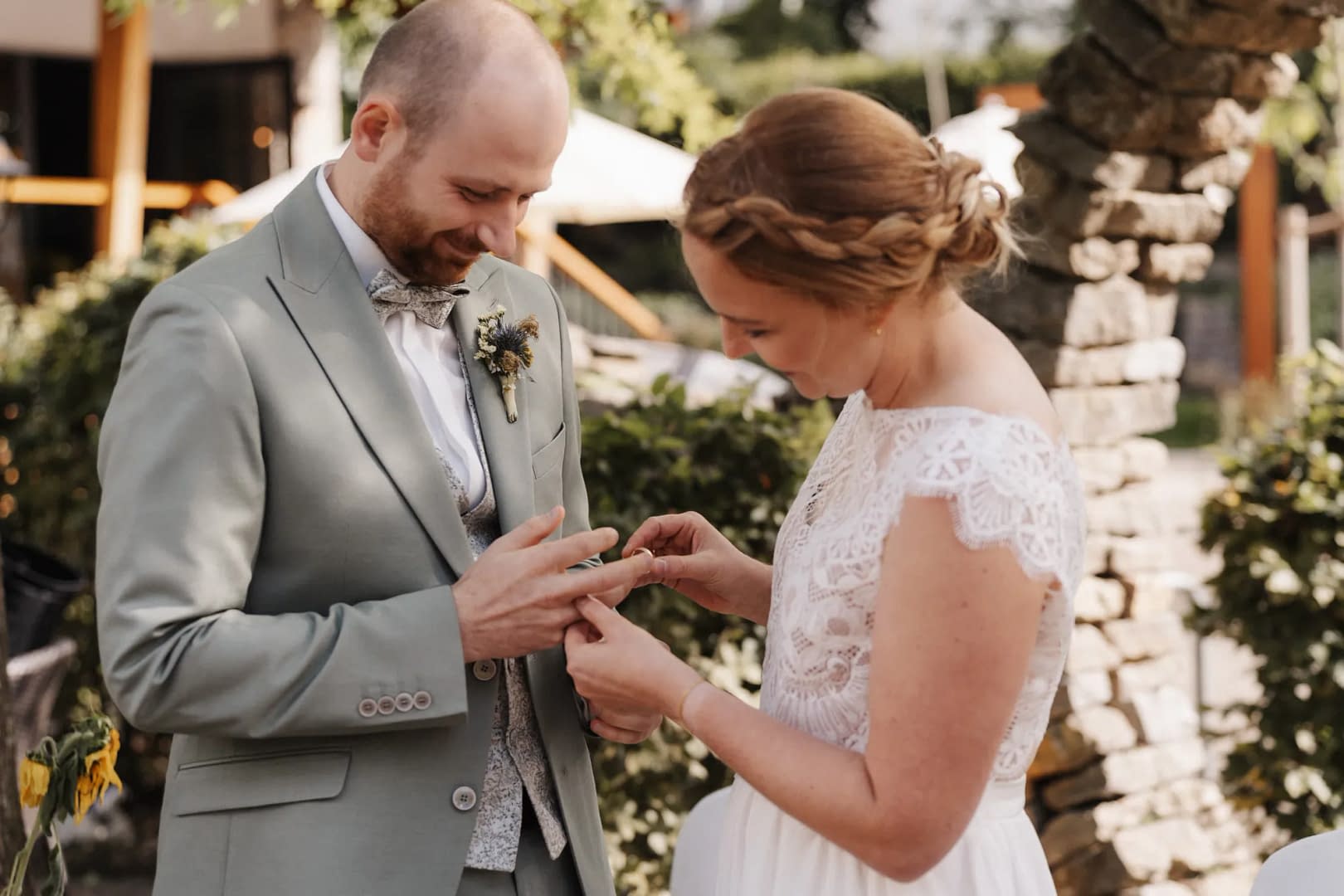 hochzeit landwerk melle ringtausch braut steckt ring 172