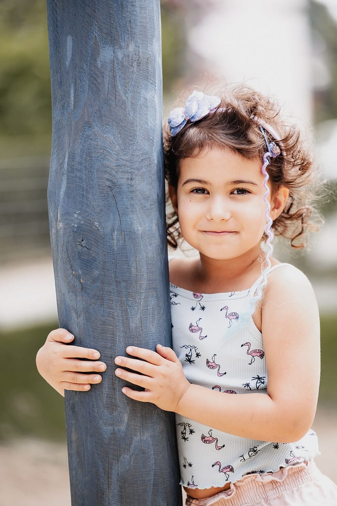 Kind im Garten Kindergartenfotografie