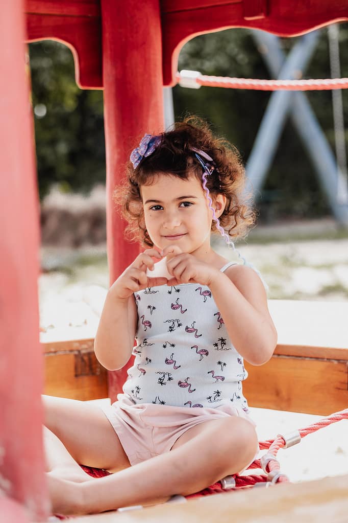 Kind im Garten Kindergartenfotografie