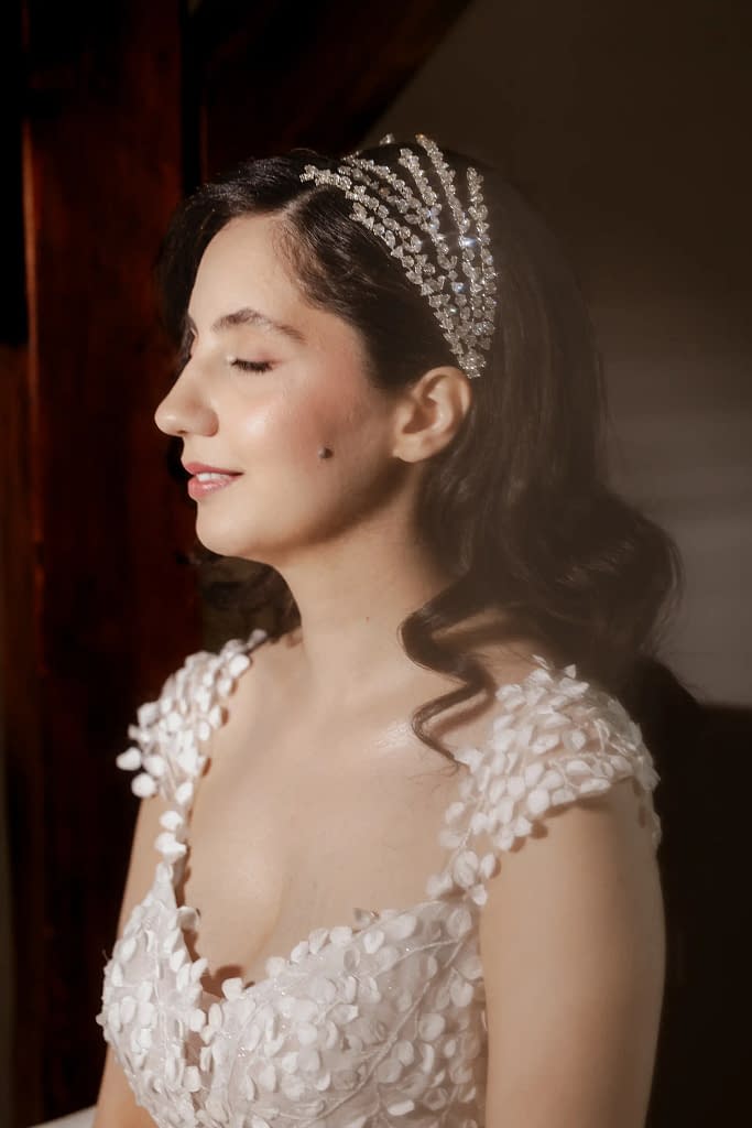 Hochzeitsfotografie Marienburg Monheim Braut wird geschminkt