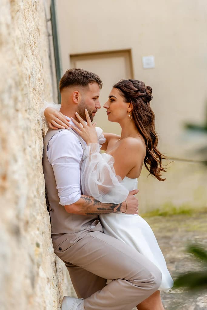 Hochzeitsfotograf Bielefeld Braut und Bräutigam innige Pose (4)