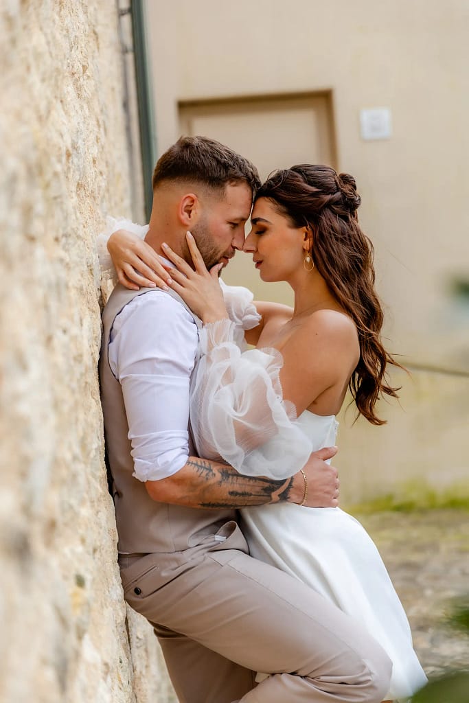 Hochzeitsfotograf Bielefeld Braut und Bräutigam innige Pose (5)