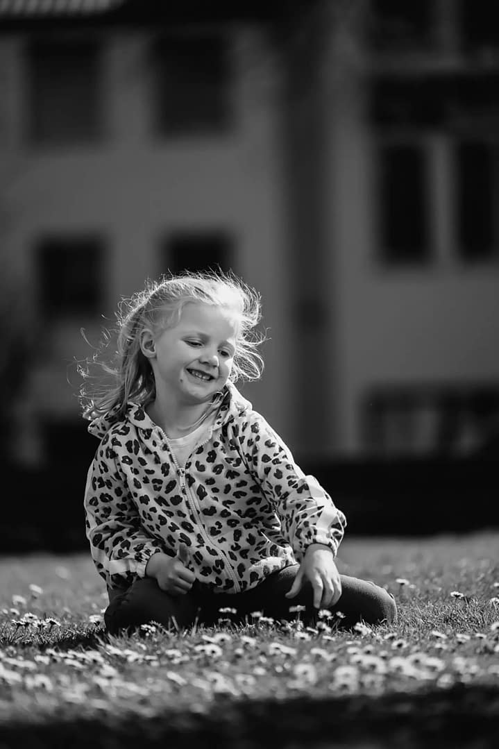 Mädchen im Garten Bielefeld Outdoor-Fotos Bielefeld