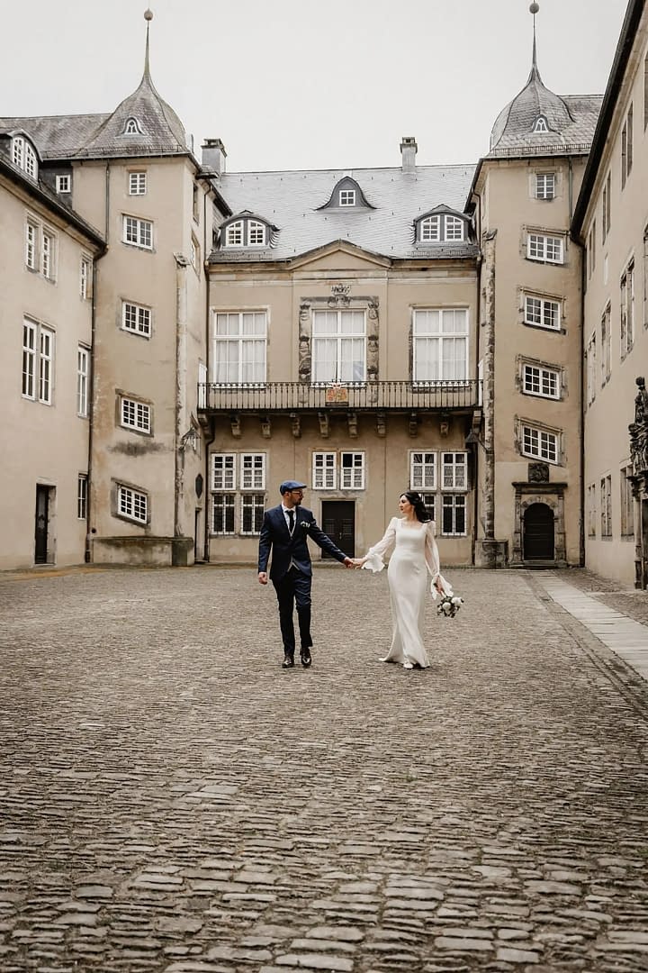 Hochzeitsshooting im Schloss Detmold Brautpaar heiratet in einem Märchenschloss (21)