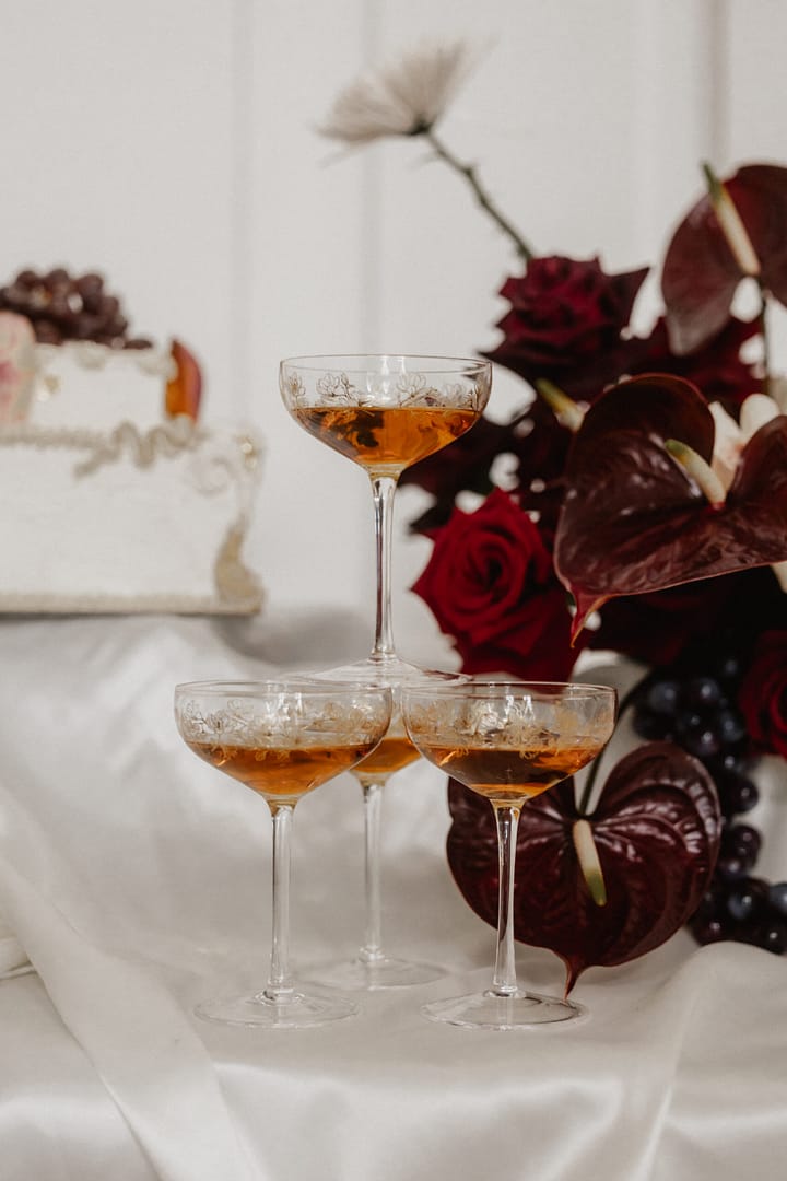 Fein abgestimmte Papeterie für einen harmonischen Look Die Hochzeitstorte: Ein Meisterwerk aus Genuss und Eleganz Dekoration, die Emotionen weckt und Erinnerungen schafft