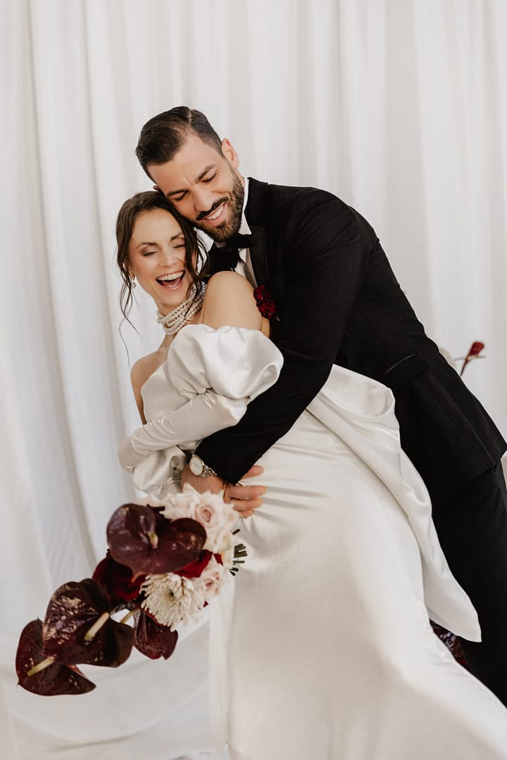 Strahlend vereint am großen Tag Harmonie und Glück in perfekter Nähe