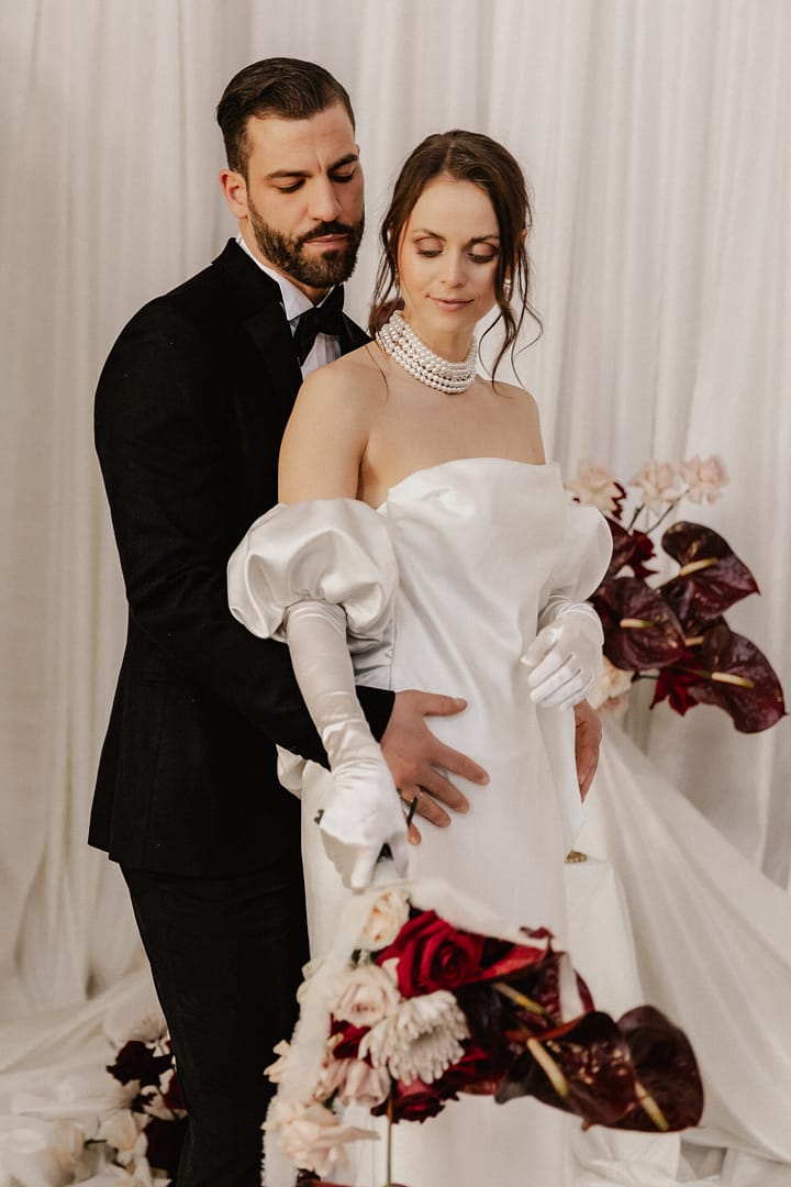 Zwei Herzen vereint in Liebe Braut und Bräutigam Seite an Seite